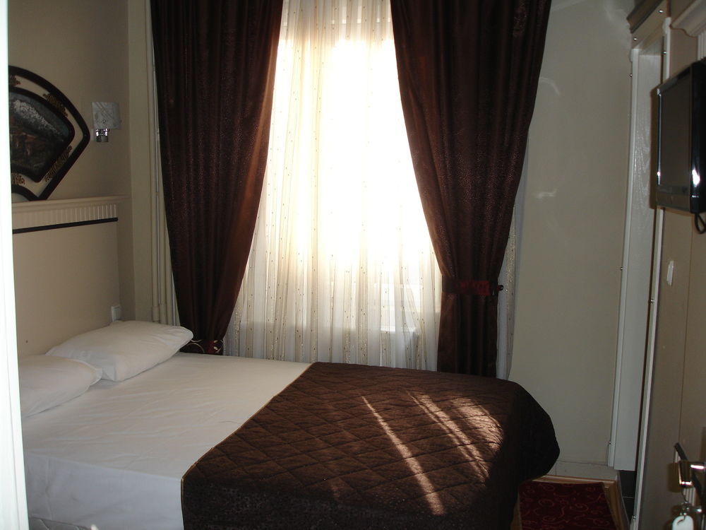 Grand Hurriyet Hotel Istanboel Buitenkant foto